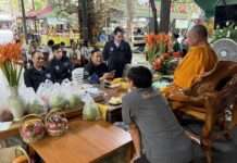 ตร.ไซเบอร์ จับเด็กวัดสวนแก้วโพสต์ข้อความคลิปเหตุการณ์การชุมนุมทางการเมืองในอดีตกลับมาเผยแพร่ใหม่