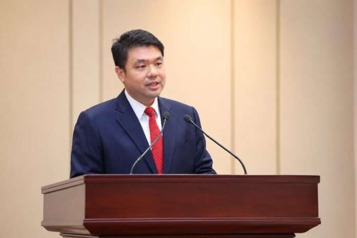 พชร นริพทะพันธุ์ พชร นริพทะพันธุ์