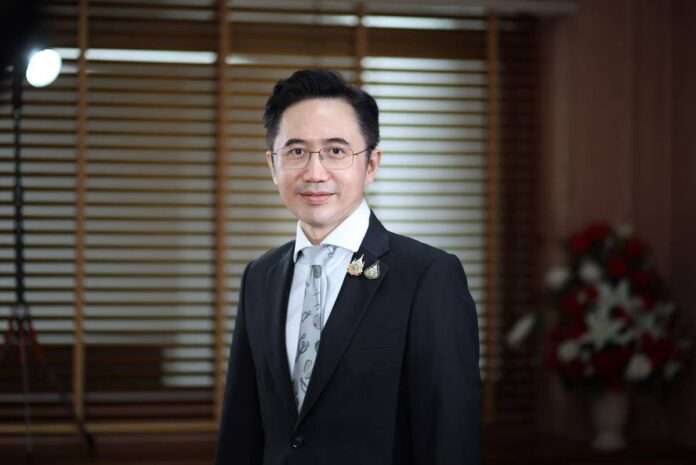 ยศชนัน ยศชนัน