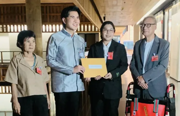 วสวรรธน์ พวงพรศรี อดุลย์ เขียวบริบูรณ์