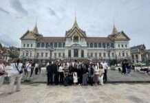 สว.สำรอง นัดรวมพลสักการะสิ่งศักดิ์สิทธิ์-กราบพระแก้วมรกต จับตาส่งสัญญาณการเมือง