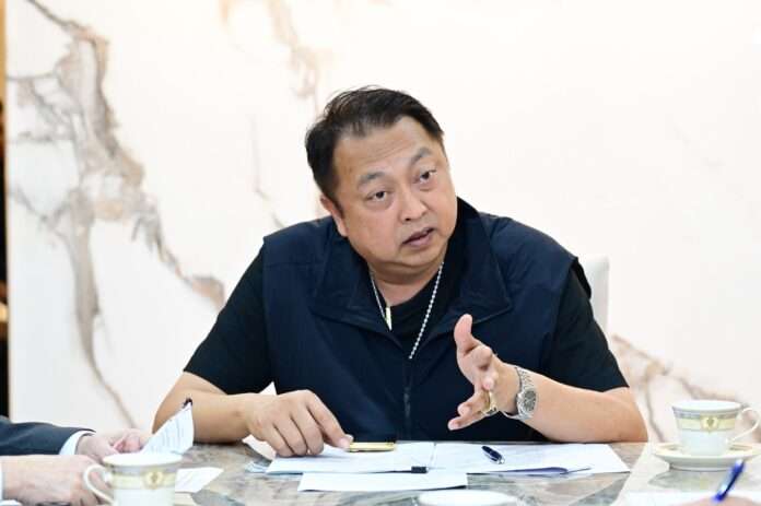 สุชาติ ชมกลิ่น