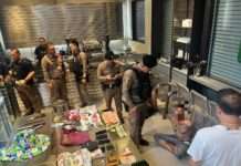 ‘MPB SWAT’ สน.วัดพระยาไกร ปิดล้อมบุกจับ 2 เดนคุกปั่นจักรยาน งัดธนาคารอิสลาม ของกลางเพียบ พบประวัติก่อคดีโชกโชน