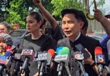 ” ปานเทพ-ขวัญ อุษามณี” ยื่นหลักฐานใหม่คดีแตงโม พบภาพอ้างอิงในสำนวนเป็นเรือคนละลำ จ่อดำเนินคดี กระติก แจ้งเท็จ