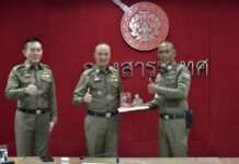 โฆษก ตร. มอบรางวัล “โฆษกยกนิ้ว” จ่าจักร – หมวดประสาร ชื่นชมการปฏิบัติหน้าที่ และอีก 3 ตำรวจอินฟลูเอ็นเซอร์