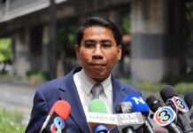 “ณัฐวุฒิ” ร้อง ผบ.ตร. ออกหมายจับ “สมชัย-ยิ่งชีพ” 6 คน หวั่นหนีประเทศ อ้างเหตุการณ์หน้า สน. ทองหล่อเป็นภาพตัดต่อ AI