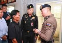 พล.ต.ท.ไตรรงค์-มูลนิธิพระราหู มอบเงินช่วยเหลือซ่อมแซมบ้านใน จ.สุรินทร์ ให้ครอบครัววีรบุรุษ อส.ทพ.ที่เสียชีวิตจากเหตุการณ์ใน จ.นราธิวาส