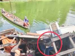 กู้ภัยเร่งช่วย 3 ชีวิต ติดคาซากศาลาหลังบ้านที่พังถล่มลงคลอง