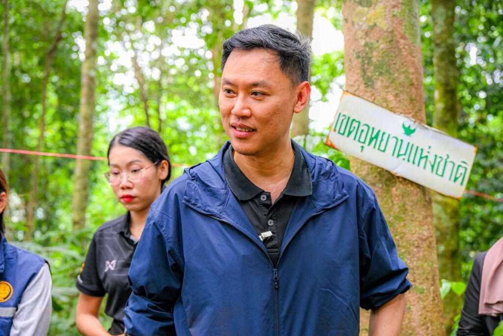 ชนธัญ แสงพุ่ม