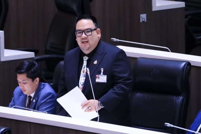 ปิยวัฒน์ กิตติธเนศวร ปิยวัฒน์ กิตติธเนศวร