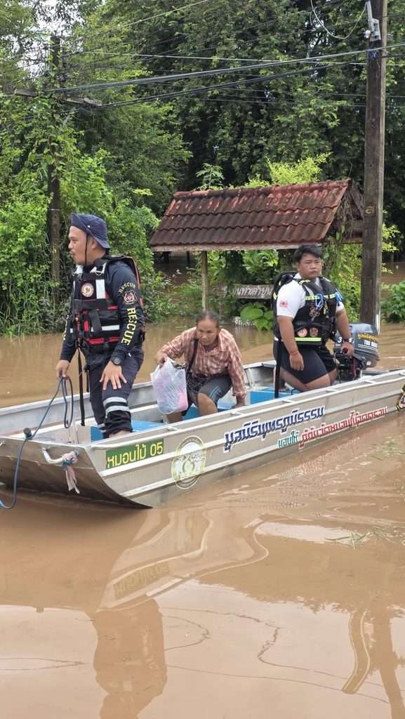 มูลนิธิพุทธภูมิธรรม ช่วยน้ำท่วม