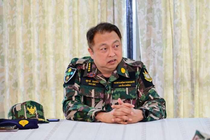 สุชาติ ชมกลิ่น