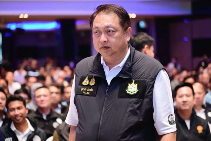 สุชาติ ชมกลิ่น