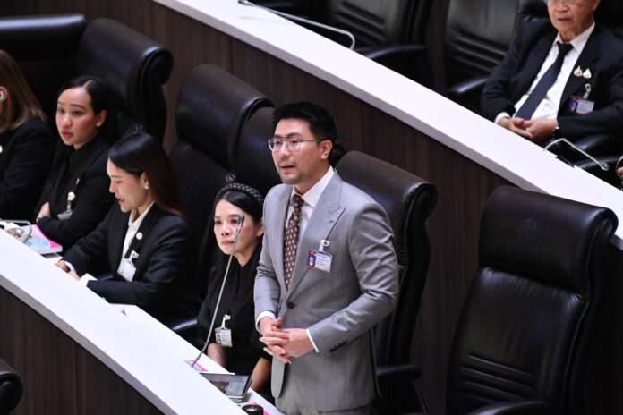 อัครแสนคีรี อัครแสนคีรี