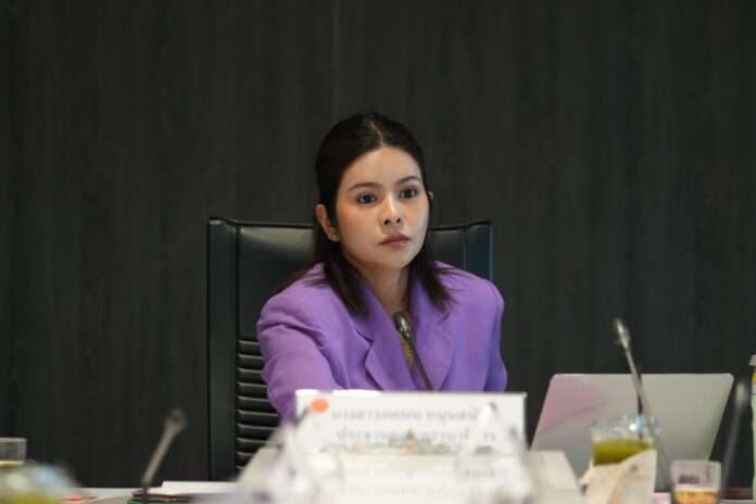 ลิซ่า ภคมน