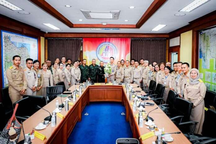 ชนธัญ แสงพุ่ม ยินดี มทภ.4 ชนธัญ แสงพุ่ม ยินดี มทภ.4
