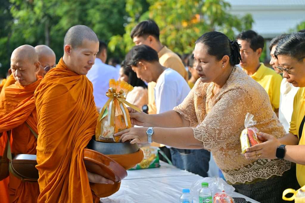 ตักบาตร