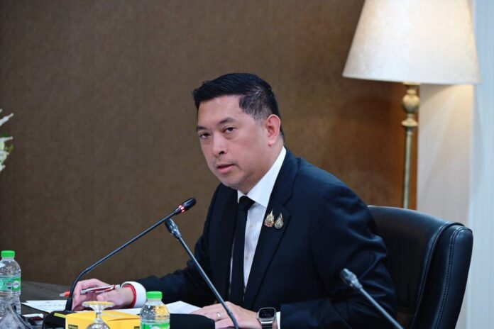 นิกร โสมกลาง