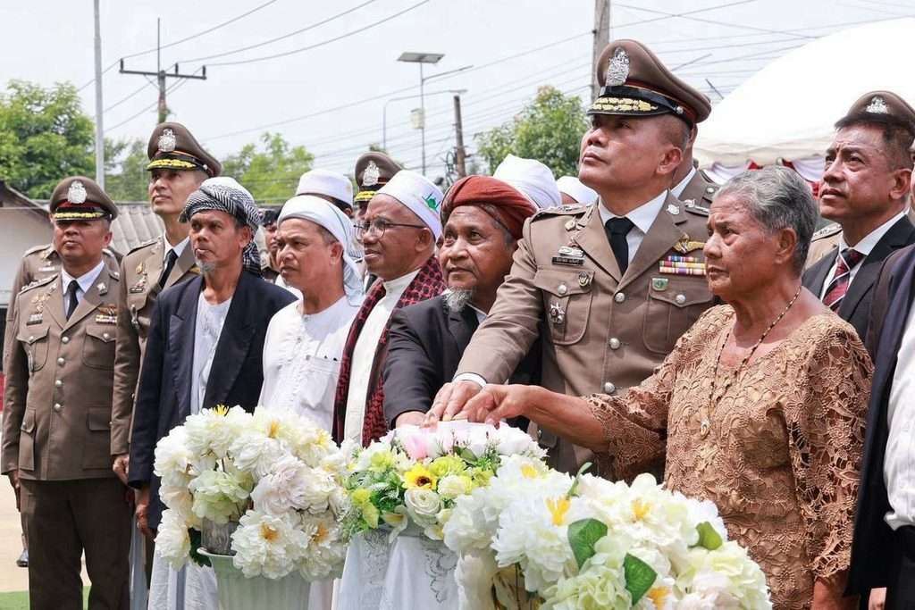 ปิยะวัฒน์ เฉลิมศรี เปิดอาคาร สภ.สะท้อน