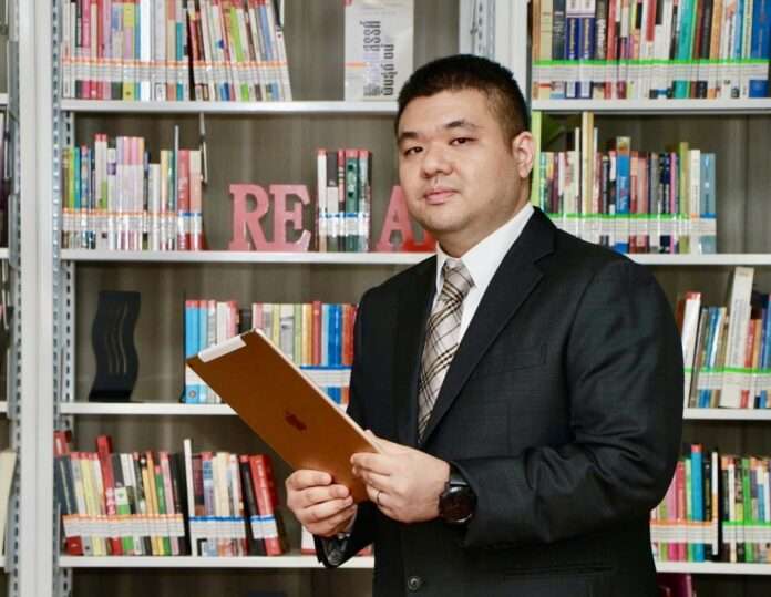 พชร นริพทะพันธุ์