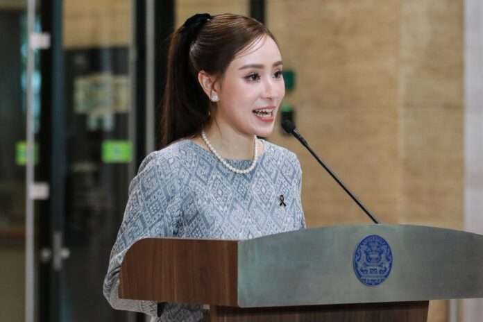 ภัทร์ดารัสมิ์ ทองสลวยกร ภัทร์ดารัสมิ์ ทองสลวยกร