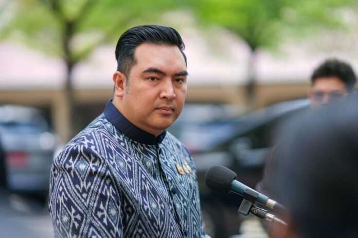วัชระพล ขาวขำ