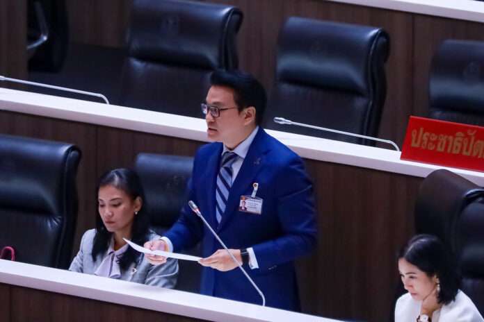 สกลธี สกลธี ภัทธียกุล