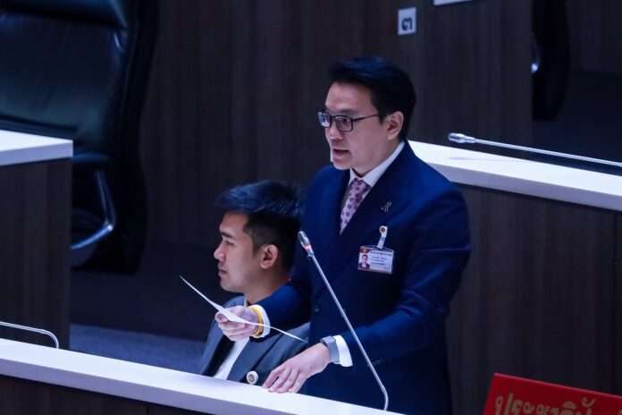 สกลธี ภัททิยกุล สกลธี ภัททิยกุล