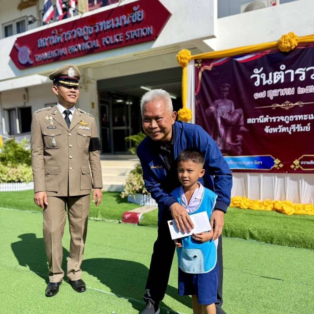 โสภณ ซารัมย์ เยี่ยมโรงพัก